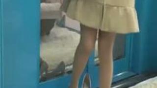 Xvideosまとめ: 素人の小綺麗にしている人妻を街でナンパして童貞の筆下ろしをしてもらう企画！濃厚な接吻をしながら喘ぐ奥さんの姿はエロス
